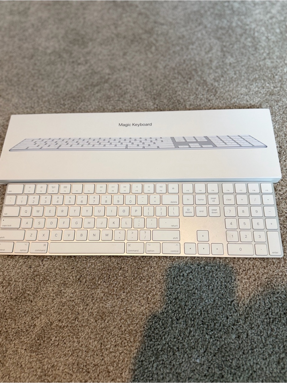 Apple Magic Keyboard with Numeric Keypad - White - Picture 2 of 4